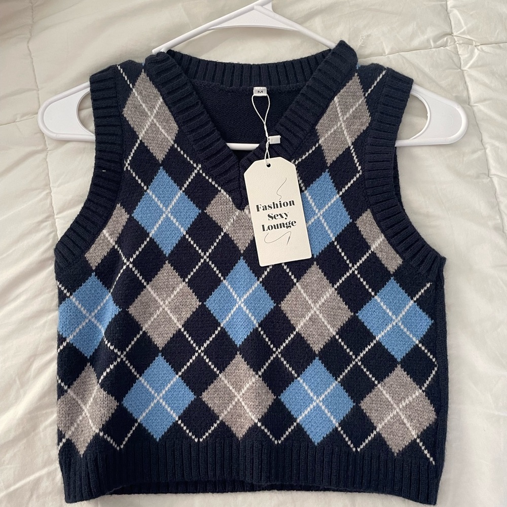 Argyle vest, NWT, good for layering or wearing on its own!